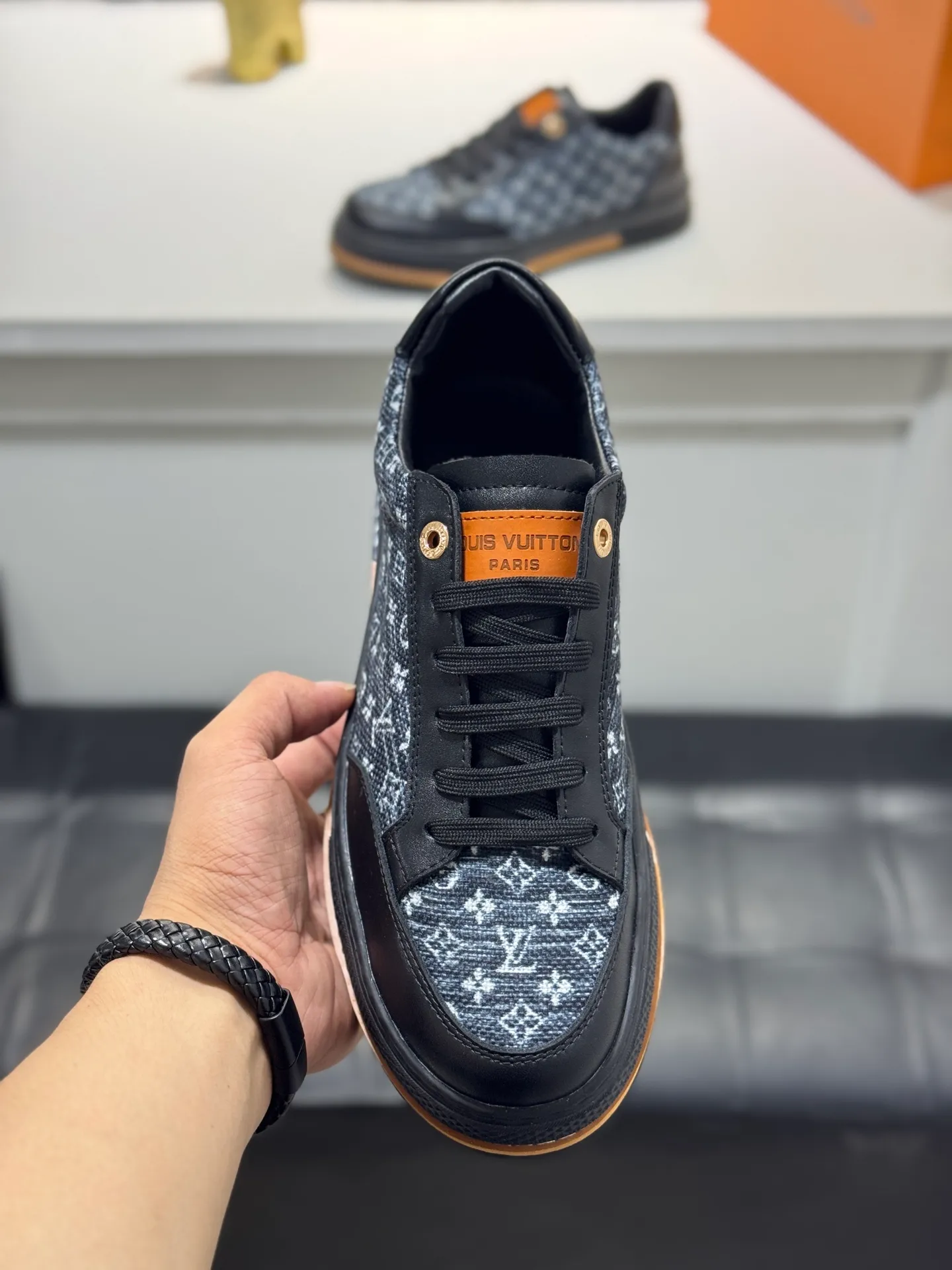 Men's shoes 💰400 [New style] 🌂🌂Top original order - Louis Vuitton®️ Trendy and fashionable yet low-key men's casual shoes, LV special fabric pattern on the upper, comfortable and breathable, sheepskin lining, original rubber outsole, 3 colors available ~ a must-have for sportsmen. Size: 38-44 (45 customized
